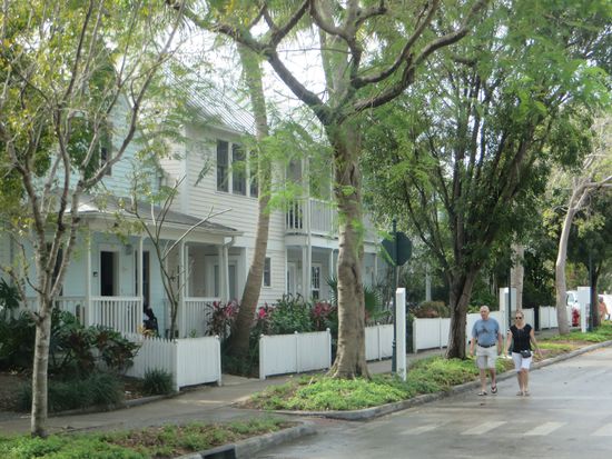 Wir sind durch die Stadt gefahren und haben einen Parkplatz gesucht, dabei sind uns schon die schönen Häuser aufgefallen.
