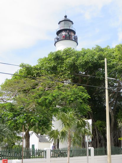 Dann haben wir das Haus verlassen. Der alte Leuchtturm steht direkt gegenüber