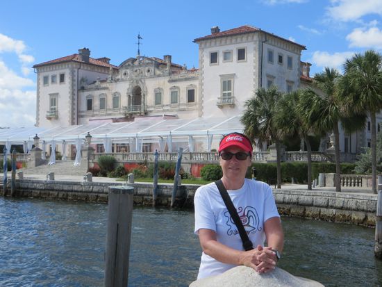 Dann kamen wir ans Ufer des Atlantik und dem Blick auf die Biscayne Bay und man wähnte sich in Venedig wenn zurück auf das Haus schaute.