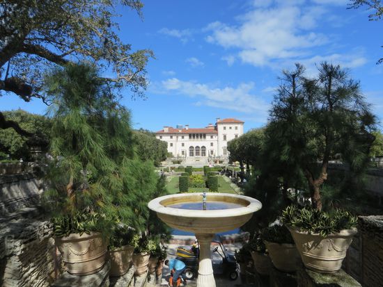 Aus dem Garten hatte man auch immer wieder einen Ausblick auf das Haus.