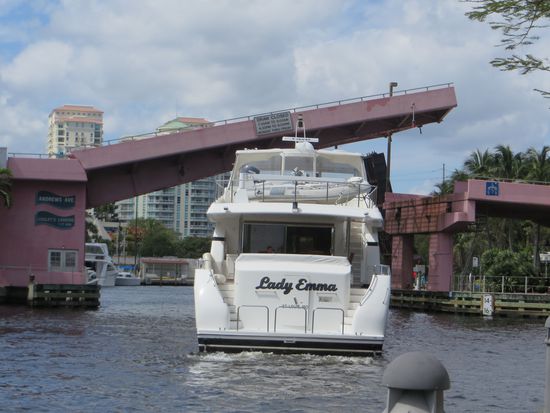hoch geht die Brücke für den '"kleinen" Pott