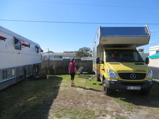 dazwischen gequetscht