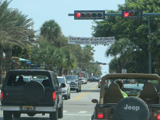 Flagler Str. in NSB am St. Patricks Day.