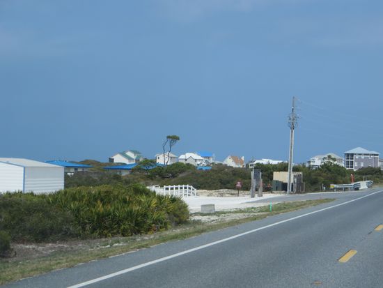 die Straße auf der Insel zum Campingplatz