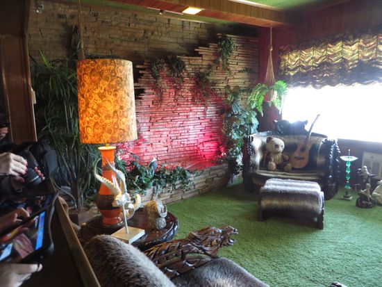 Im Dschungelzimmer hat Elvis auch Plattenaufnahmen gemacht.