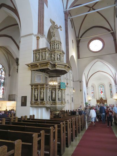 Auch hier in Riga wird restauriert und so ist der Dom auch teilweise verhängt.