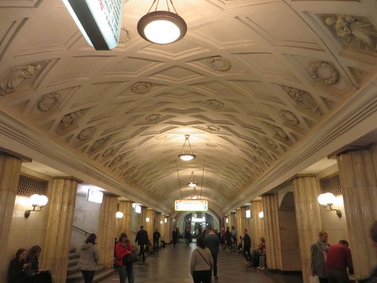 die Metrostatioin mit der Porzellandecke