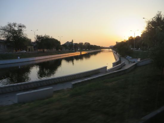 Auf dem Rückweg zum Stellplatz sind wir dann noch an den Kanälen der Stadt vorbeigefahren.