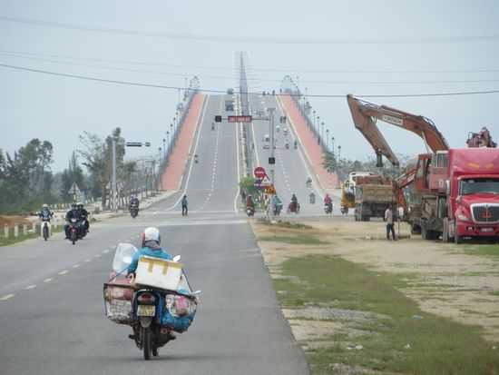 Über diese neue Brücke geht’s dann nach Hoi An