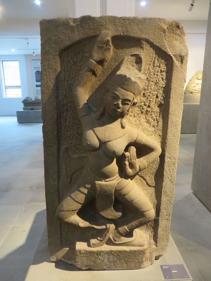 Auch hier begegnet uns Apsara, die Tempeltänzerin