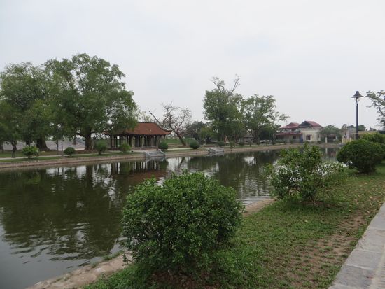 An der Keo-Pagode, die 400 Jahre alt ist, machen wir Halt und schauen uns im Tempelbezirk um.