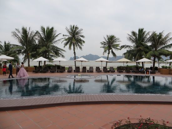 Unser Hotel mit Swimmingpool, hier werden wir den nächsten zwei Nächte verbringen