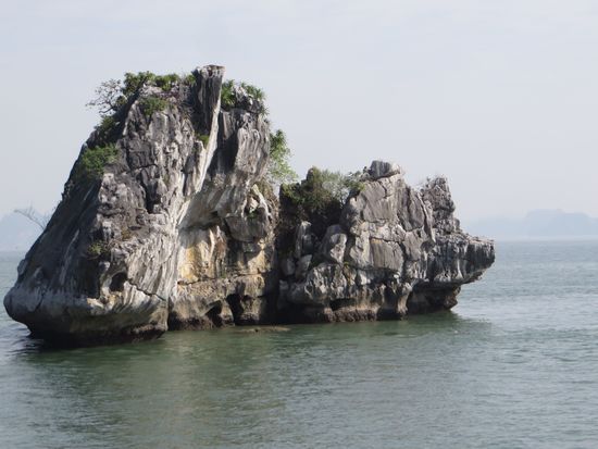 eine kleine Felseninsel