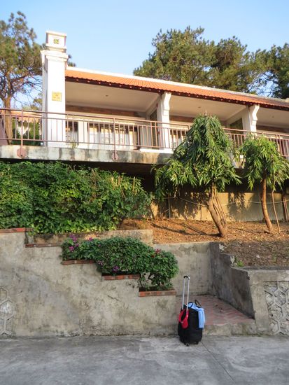 unser Bungalow und unser Koffer