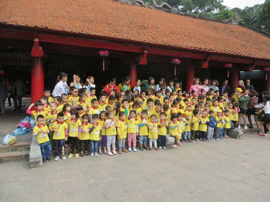 Auch die Kleinsten pilgern hier zu diesem Tempel, vielleicht sind ja auch zukünftige Ärzte unter ihnen.