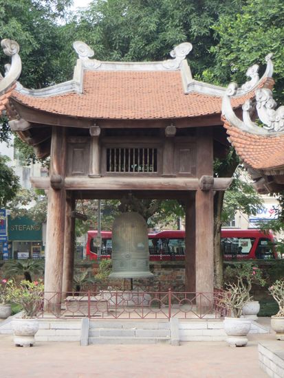 Die Bronzeglocke, die die Mönche zum Gebet ruft