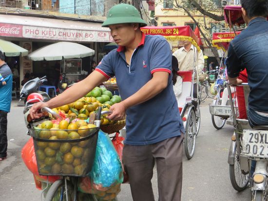 Hier gibt es frische Apfelsinen