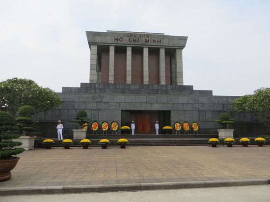 In diesem Gebäude liegt der einbalsamierte Leichnam von Ho-Chi-Minh.