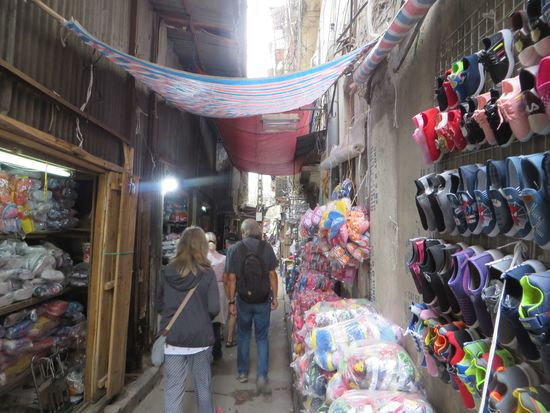 Dann gings in die kleinen Gassen mit den Souvenirshops. Wir haben aber nichts gekauft.