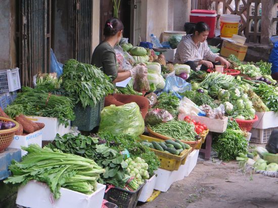 Auch frisches Gemüse ist im Angebot.
