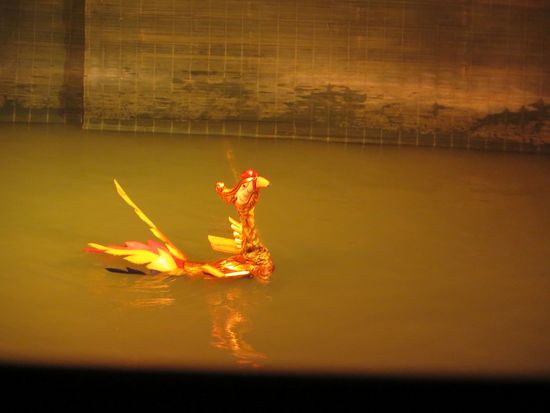 Ein Phoenix schwimmt ebenfalls herum