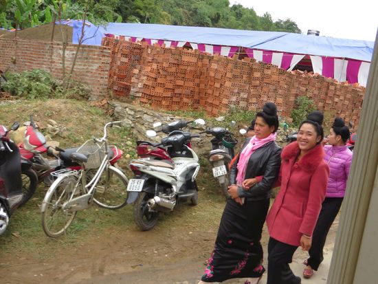 Die Hochzeitsgäste haben sich chic gemacht