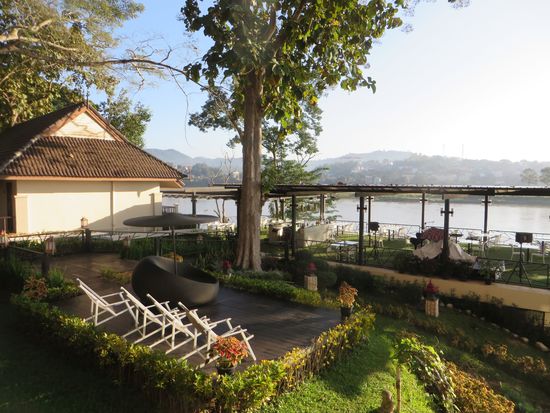 die Terrasse vom Ibis Hotel