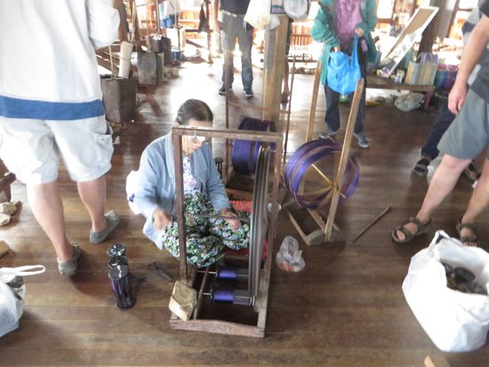 Seidenfäden werden aufgespult