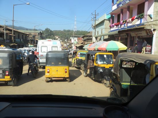 Und wir stürzen uns in den wuseligen Linksverkehr.