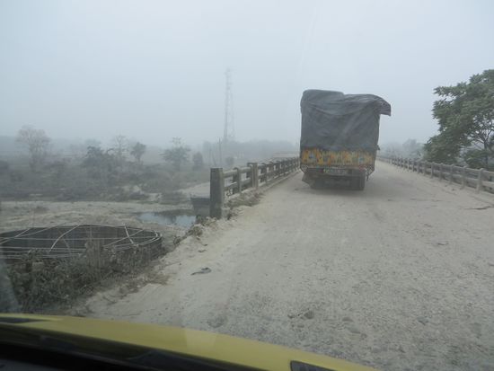 und Baustellen mit schlechter Straße