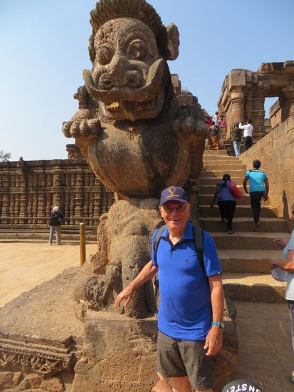 Fabelwesen am Eingang, nicht das im blauen Hemd