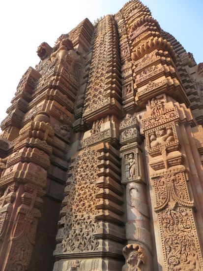 die verzierten Tempelwände