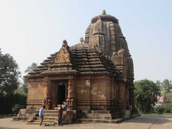 Dann ging es weiter zum Rajarani-Tempel, der aus dem 11. Jh. ist. Er ist auch sehr gut erhalten.