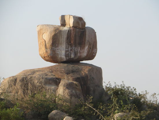 eine "Steinskulptur"