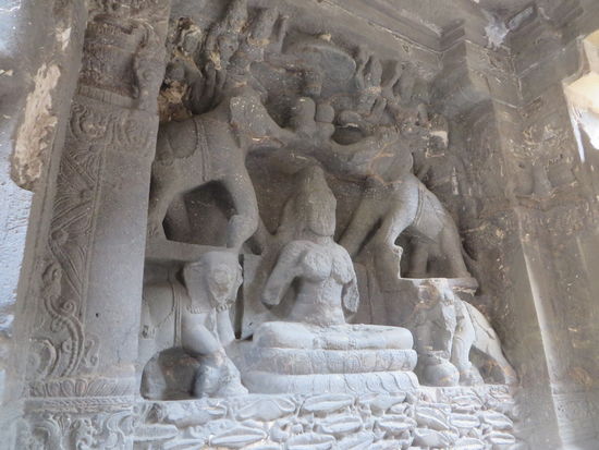 Überall in den Reliefs gab es Elefanten