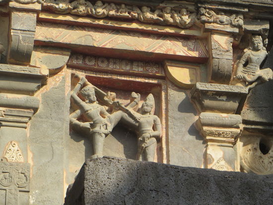 der gesamte Tempel wurde aus dem Felsen gehauen, auch hier wieder die verschiedenen Gottheiten.