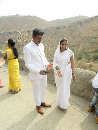 Ein Hochzeitspaar besucht auch die Höhlen