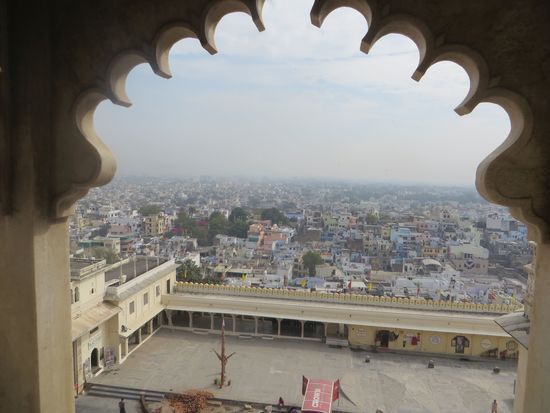 Wir blicken auf Udaipur hinunter