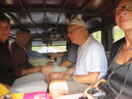 wir sitzen im Tuk Tuk