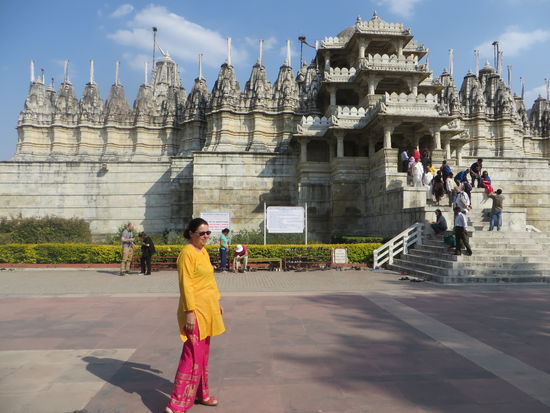 Der Adinatha-Tempel
aus dem 15.Jh. ein bedeutendes Heiligtum der Jains
