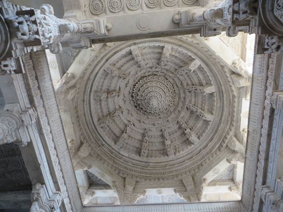 die kleine Kuppel des Eingangs