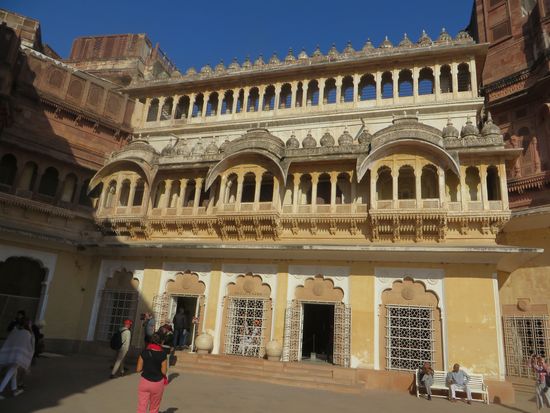 Der Innenhof des Forts. Bis 1943 lebte hier der Maharadscha mit seiner Familie, heute ist das Gebäude ein großes Museum.