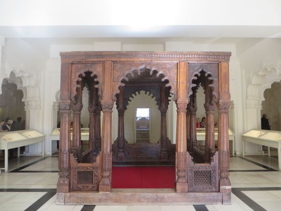 Die Holzsänfte des Maharadschas