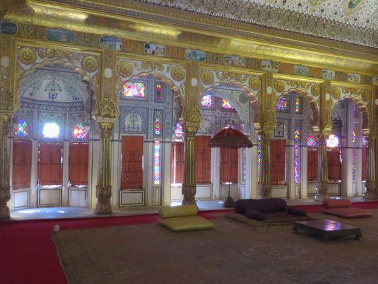 Phool Mahal, der Blumenpalast wurde Mitte des 18. Jh. erbaut.