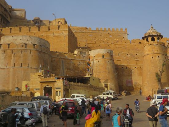 Die mächtige Toranlage