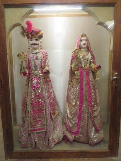 es wurde auch Kleidung ausgestellt