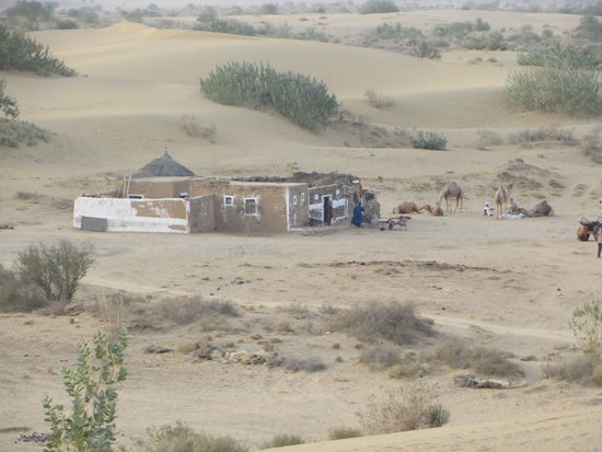 Ein einsames Haus in der Wüste