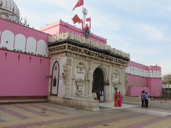 der Eingang zumRattentempel