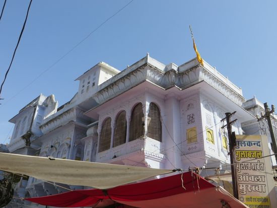 Wir besuchten den Brahma-Tempel, durften aber keine Fotos machen