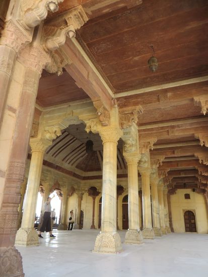 die Säulen sind aus Marmor